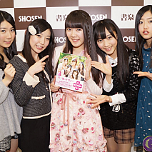 Dorothy Little Happy　左からRUUNA・KANA・MARI・MIMORI・KOUMI