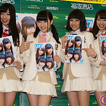 SUPER☆GiRLS 左から溝手るか・前島亜美・田中美麗・後藤彩