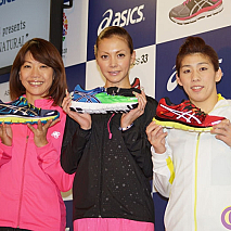 左から高橋尚子・土屋アンナ・吉田沙保里