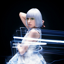 栗山千明 シングル「とよす☆ルシフェリン」初回仕様限定盤 ジャケ写