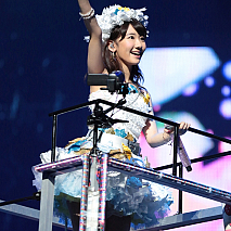 柏木由紀 (C) avex