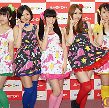 ICTラブリ～ず!! 左から服部晴日・佐藤ゆずき・佐々木璃花・上原麻衣・緒方潤子