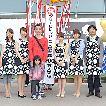 Tree Villageのご来店者数累計100万人を突破のお祝いに駆け付けた各局アナウンサーと東京スカイツリー公式キャラクター