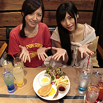 PASSPO☆（左：槙田紗子 右：根岸愛）