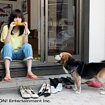 前田敦子 主演ドラマ MUSIC ON! TV シーズン・グリーティングID夏編「夏の日のタマ子」より (C)2012 M-ON! Entertainment Inc.