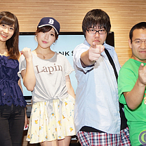 左から石田晴香(AKB48)・宮崎美穂(AKB48)・高橋亮・村井智建(AppBank)