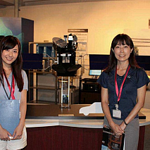 黒田有彩さん(左)と山崎直子さん(右)