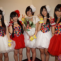 ぱー研！に新加入した星野愛実(中央)