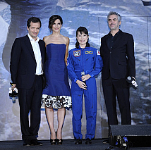 『ゼロ・グラビティ』ジャパン・プレミアより (c) 2013 WARNER BROS.ENTERTAINMENT INC.