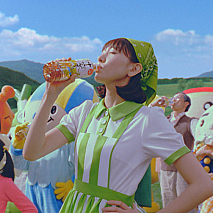 ベイビーレイズが出演したアサヒ 十六茶のCMより