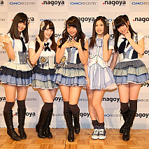 (左から)東李苑さん、木本花音さん、木﨑ゆりあさん、北川綾巴さん、山田みずほさん (C)AKS