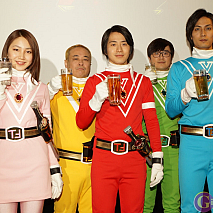 吉川友(一番左)