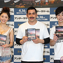 左からおのののか・植野行雄(デニス)・松下宜夫(デニス)