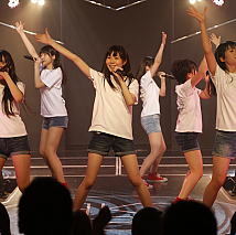 HKT48研究生「脳内パラダイス」千秋楽公演より (C)AKS