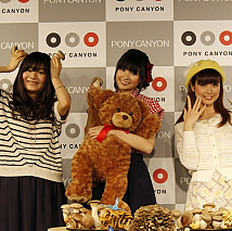 地下すぎプリンセス 左から明坂聡美・渡部優衣・渕上舞