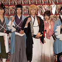 左から廣瀬大介・矢崎広・鈴木勝吾・富田麻帆・松田凌