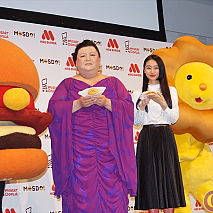 マツコ・デラックス(左)・忽那汐里(右)