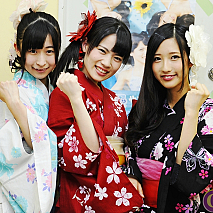 すぷらっしゅレボリューション 左から国本満里菜・小林まゆ・安田玲