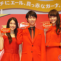 左から土屋太鳳・羽生結弦選手・松井愛莉