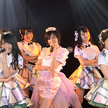大人AKB48 塚本まり子卒業公演より (C)AKS