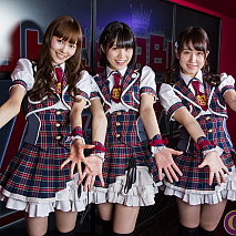 バクステ外神田一丁目 左から夏川澄華・広沢麻衣・花里飛鳥