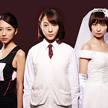 左から真野恵里菜・トリンドル玲奈・篠田麻里子 (C)2015「リアル鬼ごっこ」フィルムコミッティ