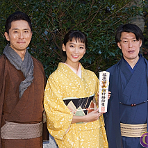 左から松重豊・杏・原恵一監督