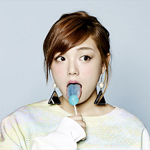 篠崎愛　写真：上飯坂一