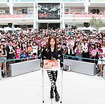 板野友美 Photo by 洲脇理恵(MAXPHOTO)