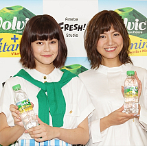 左からemma(エマ)・宮澤佐江