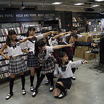 2o Love to Sweet Bullet インストアイベントの様子