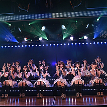 AKB48「イヴはアダムの肋骨あばらぼね」の様子 (C)AKS