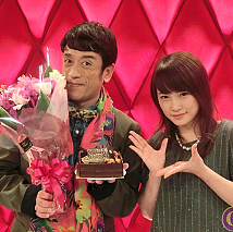 クリス松村(左)と川栄李奈(右)