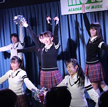 制服向上委員会