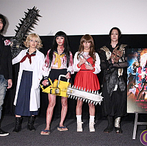 『血まみれスケバンチェーンソー』初日舞台あいさつより