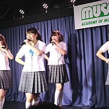 制服向上委員会