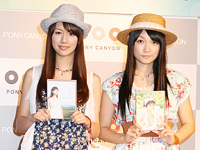 向かって左、3号・遠藤舞（21）と右、6号・外岡えりか