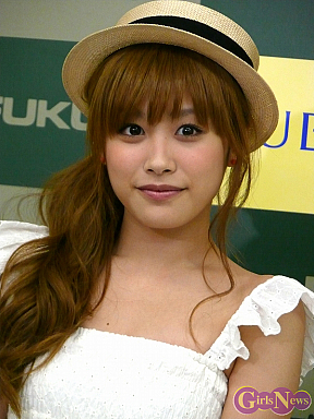 モーニング娘。高橋愛ソロ写真集「形」発売記念イベント