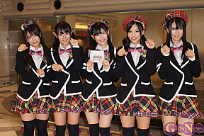 渡り廊下走り隊 左から 平嶋夏海・多田愛佳・渡辺麻友・仲川遥香・菊地あやか