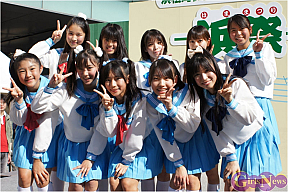 左前から原口貴妃・須永留奈・澤翔子・中西悠綺・澤美帆、左後から平井杏奈・吉村瑠莉・冨永良美・大津美咲・桝元沙耶