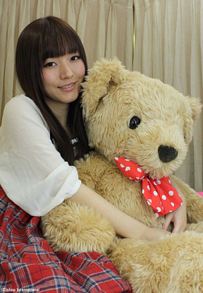 鳴島有菜 (C) choprica music