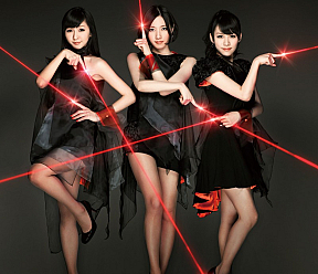 Perfume 「レーザービーム/微かなカオリ」(初回限定盤)ジャケ写 (C) 徳間ジャパン