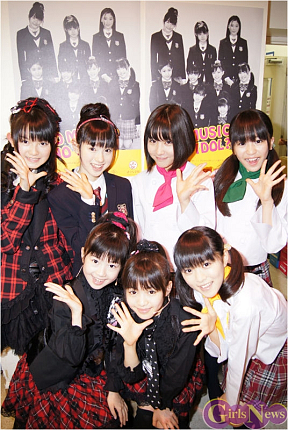 さくら学院 後列左から 中元すず香・武藤彩未・飯田來麗・杉崎寧々、前列左から 水野由結・菊地最愛・堀内まり菜