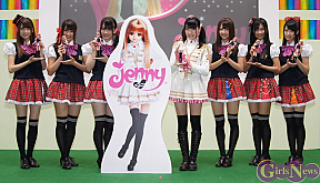 SUPER☆GiRLS 左から八坂沙織・渡邉ひかる・勝田梨乃・前島亜美・稼農楓・溝手るか・後藤彩