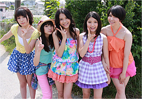 9nine 左から佐武宇綺・村田寛奈・吉井香奈恵・川島海荷・西脇彩華 (C) レプロエンタテインメント