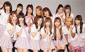 OFA☆21 左上から有村千佳・しずく・まりか・長谷川聖那・野中あんり・友田彩也香・長谷川しずく、左下から仁科百華・朝倉ことみ・早乙女ルイ・成瀬心美・星崎アンリ・泉麻耶・橘ひなた