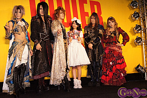 左から TERU・MASASHI・KAMIJO・小池里奈・YUKI・HIZAKI