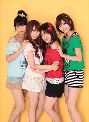 左からAKB48 仲谷明香・中田ちさと・内田眞由美・田名部生来 (C) Mousa