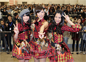 AKB48 上海オフィシャルショップオープン記念握手会 (C) AKS