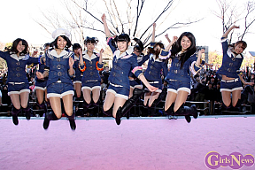 2012年の飛躍をファンの前で宣言したSUPER☆GiRLS (C) avex